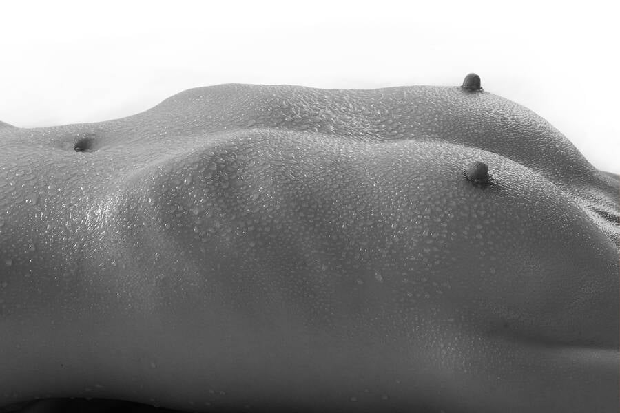 photographer Andy Oliver nude modelling photo. tomoko black  white bodyscape at ollies studio east sussex.