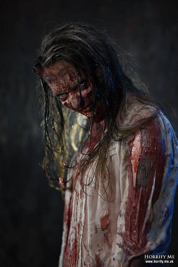photographer HorrifyMeUK horror makeup modelling photo. an undead girl.
