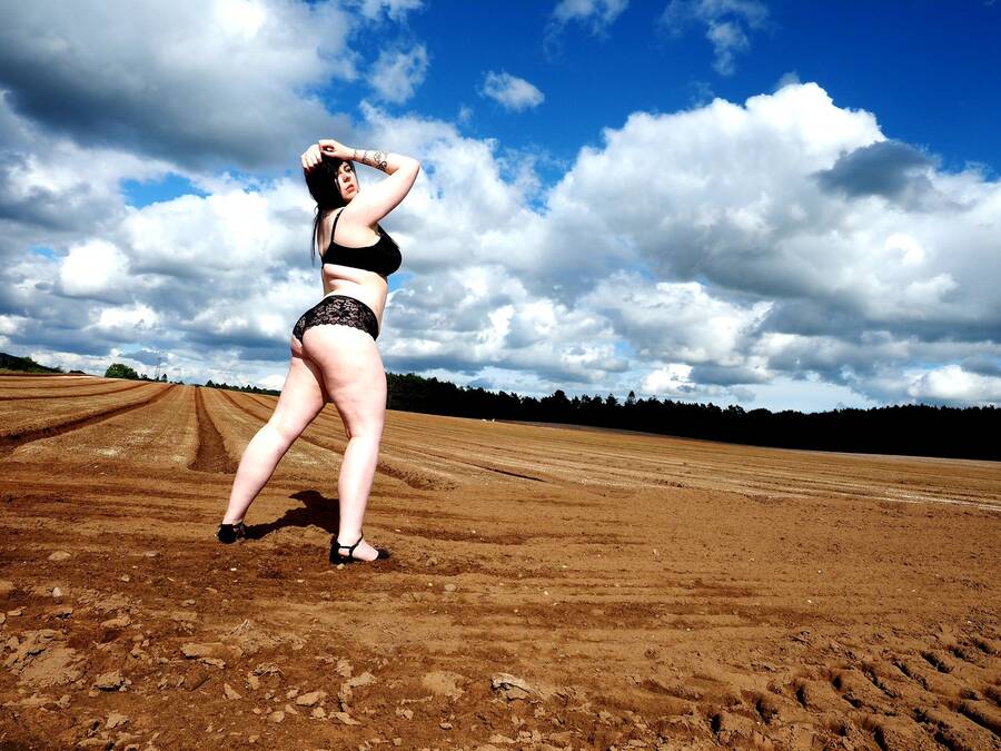 model EJ Spencer lingerie modelling photo