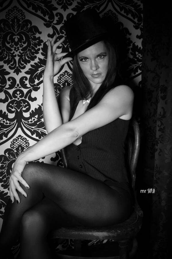 model Holliberri glamour modelling photo taken at Solo Studios Leicester taken by @Mr+Solo