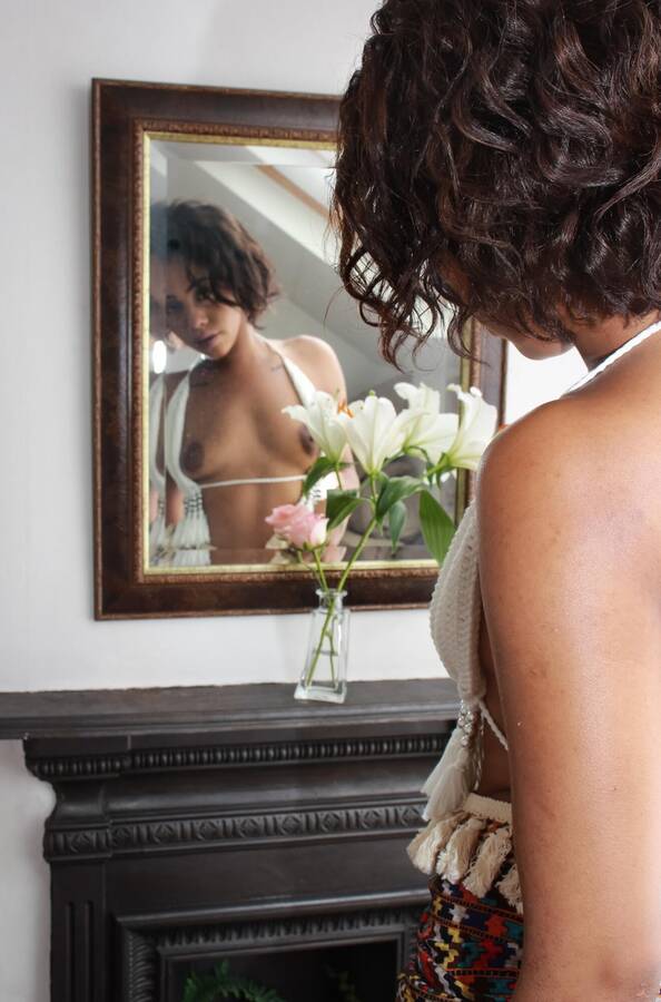 model LILY DELAROSA topless modelling photo taken by AF