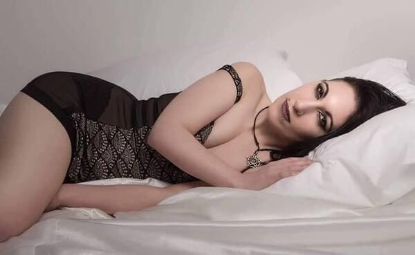 model LivanaSkye boudoir modelling photo taken by Mike Hudson