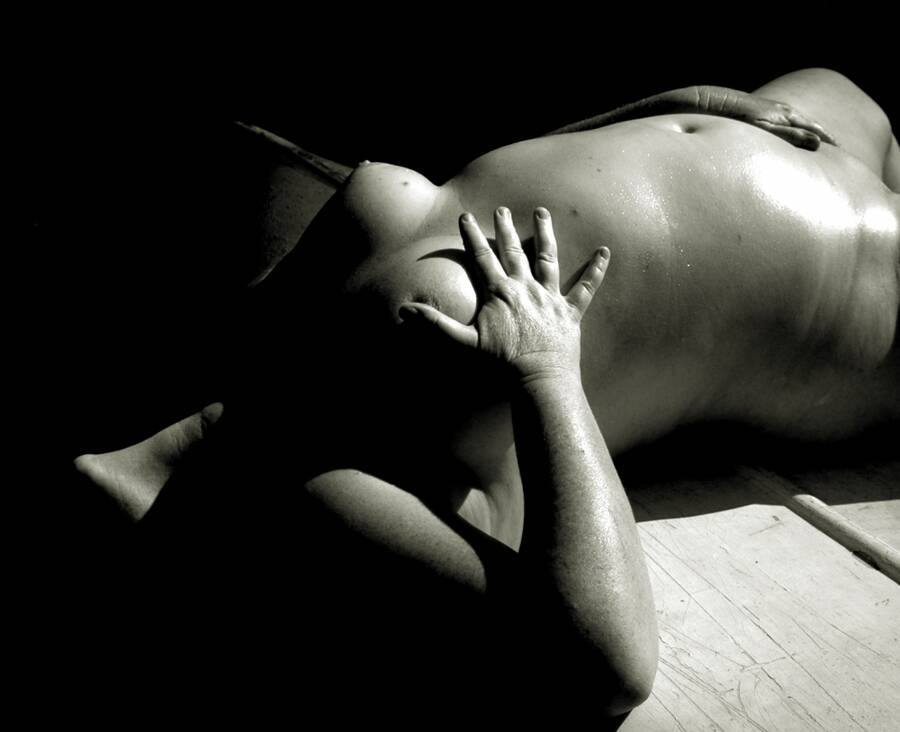 photographer lightwerks erotic modelling photo with @leahjet67
