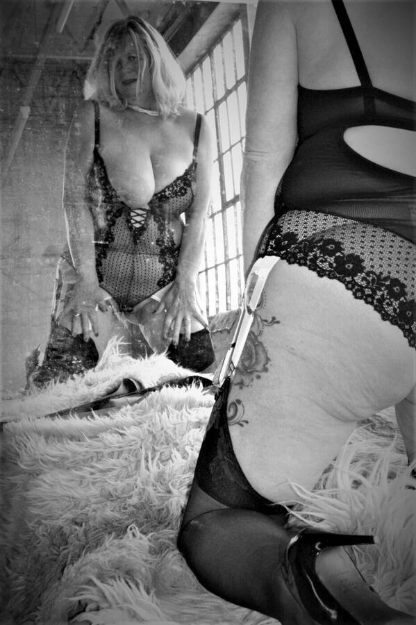 model Lady J erotic modelling photo taken by Glos 71