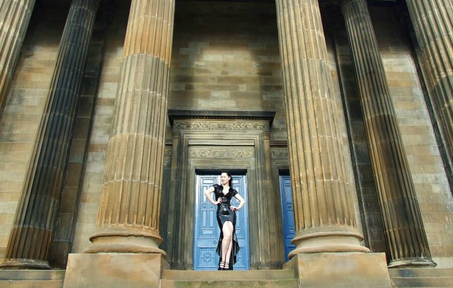 photographer HeresJohnnyPhotography gothic modelling photo with @Ms_Rose
