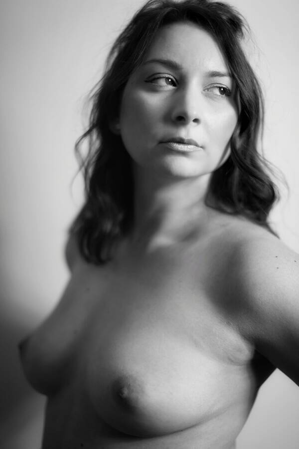 photographer Willowphoto topless modelling photo with @MarisaEva