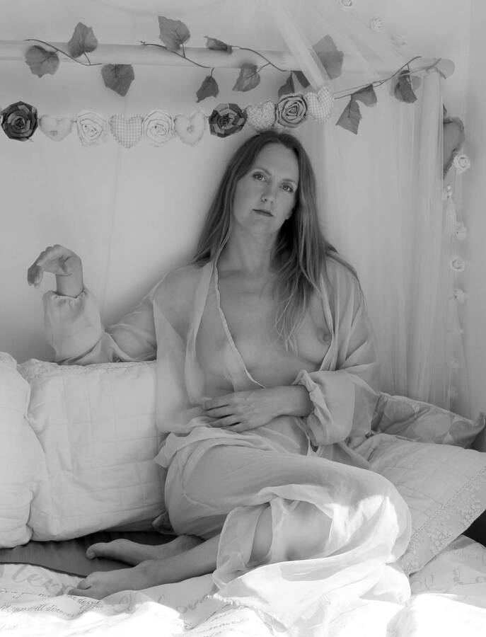 photographer wigglybeezersforeverandeverarts boudoir modelling photo with @NaturalHappyGirl