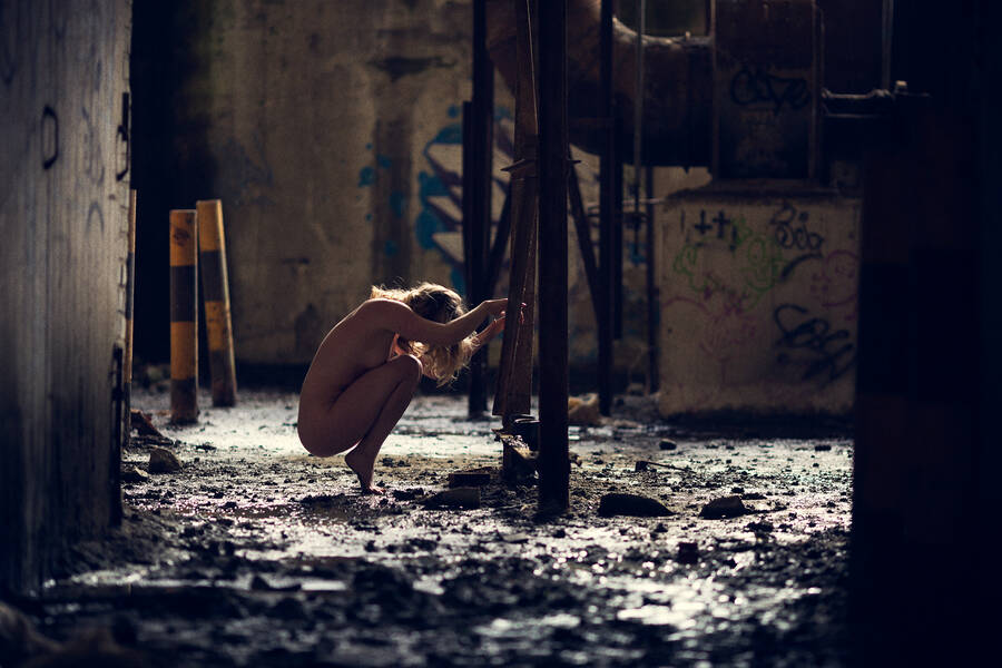 photographer Derelict Heart implied nude modelling photo