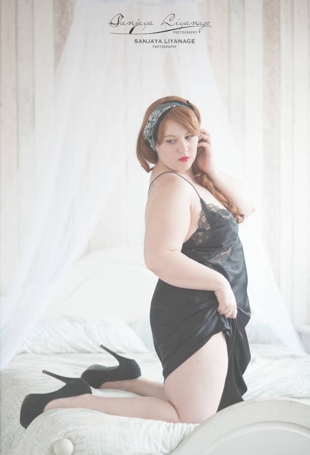 model Haelin Rayne boudoir modelling photo taken at TipTop Studio Birmingham taken by @Sanjaya_Liyanage