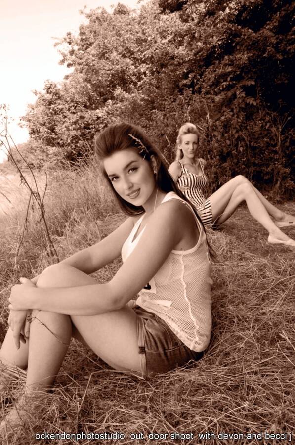 photographer paulwhite theme modelling photo taken at Southend on sea with @Becci_J . very nice  event shoot with two models and two more togs martin and  ashley .