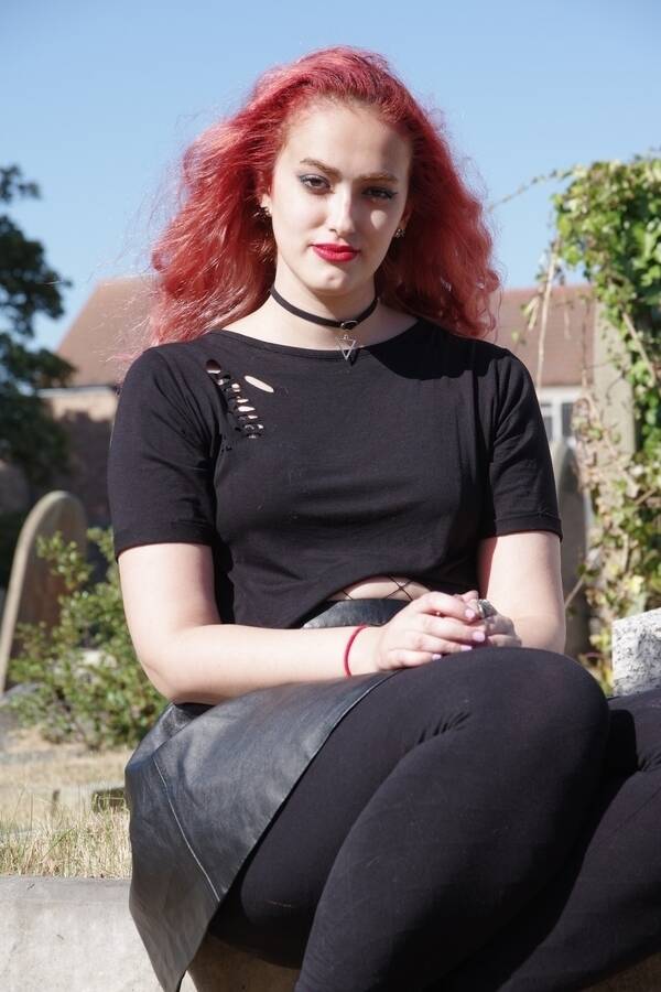 photographer Praetorian61 gothic modelling photo. red in the cemetery.