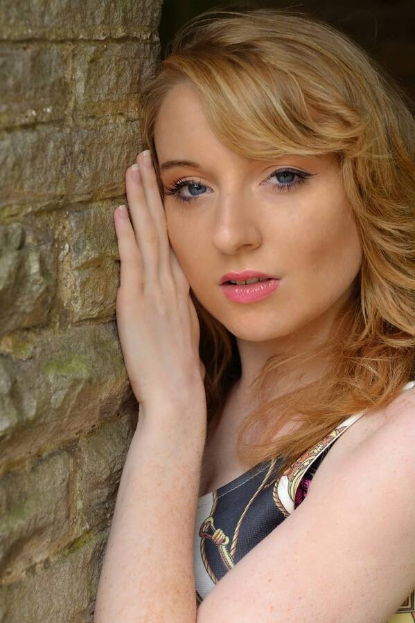 model ClaireLouisa portrait modelling photo taken at Lyme, Disley taken by @davlin