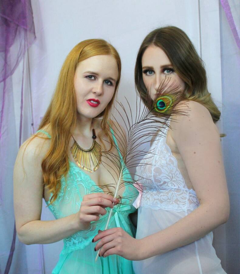 photographer wigglybeezersforeverandeverarts lingerie modelling photo with @Jenny1 @AuroraPhoenix